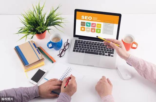 新加坡岁老人每天工作小时